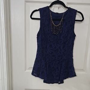 Chic Sleeveless Navy Lace Blouse